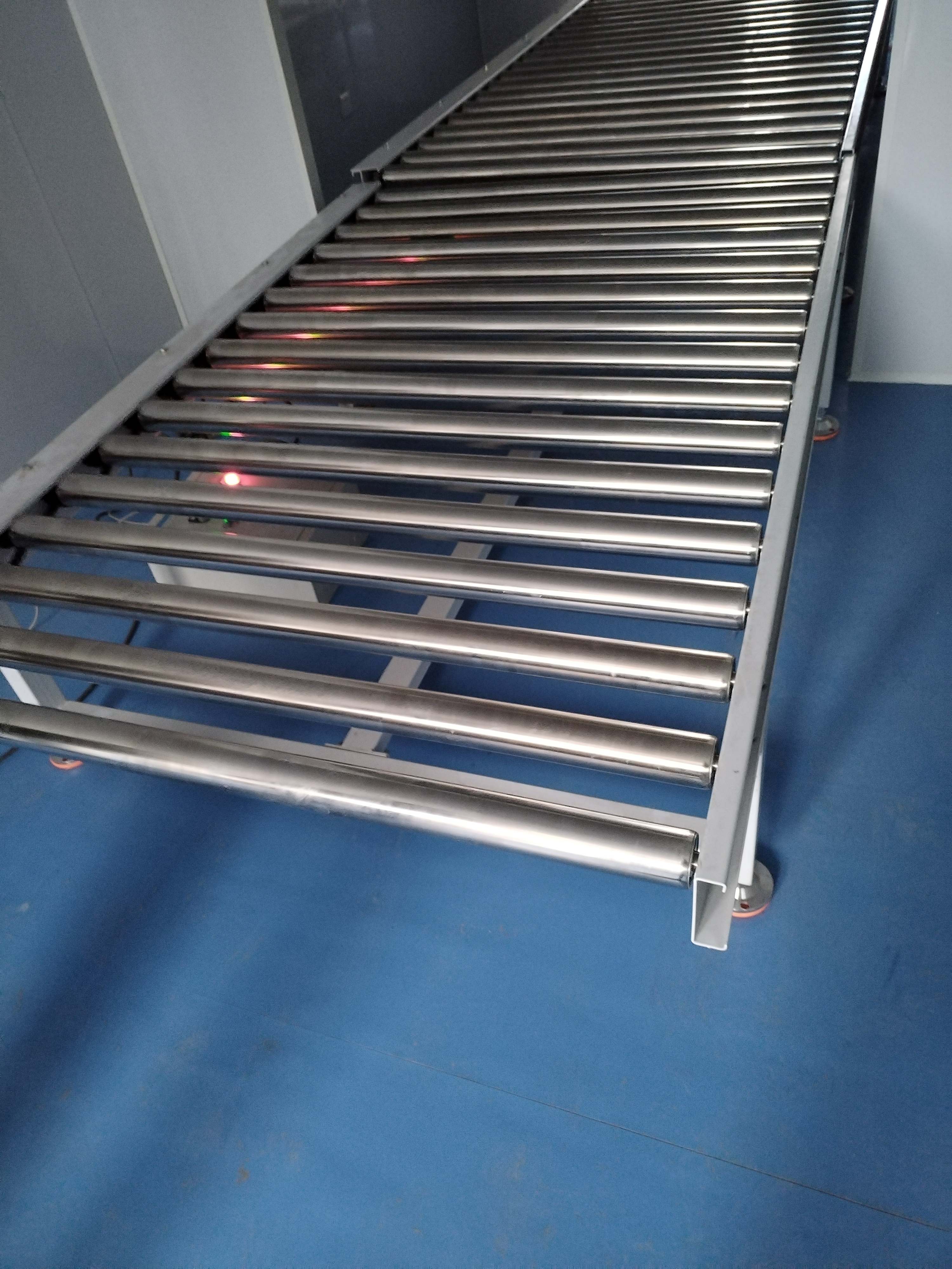 滾筒輸送機特點,青島樂途行工業(yè)設備有限公司